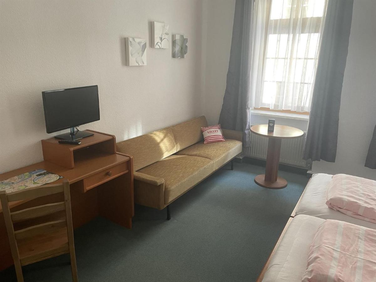 Altes Brauhaus Hotel Weissenfels Bagian luar foto